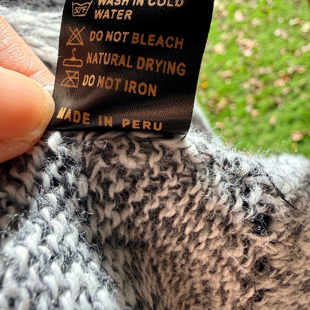 Elegant Black White and Gray Women's Sweater - Picture 6 of 8